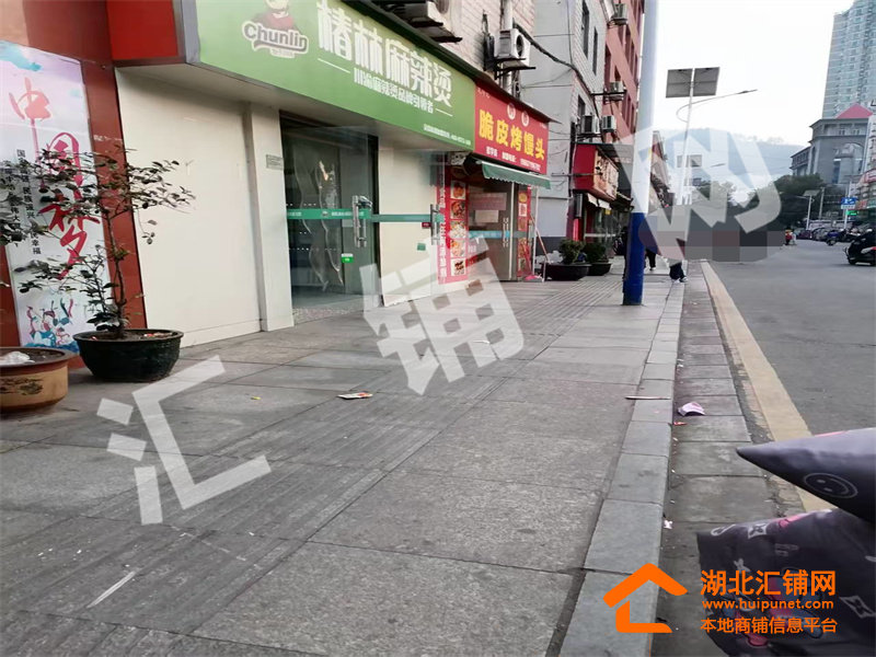 白浪汽配城金街夜市临街55㎡餐饮店转让