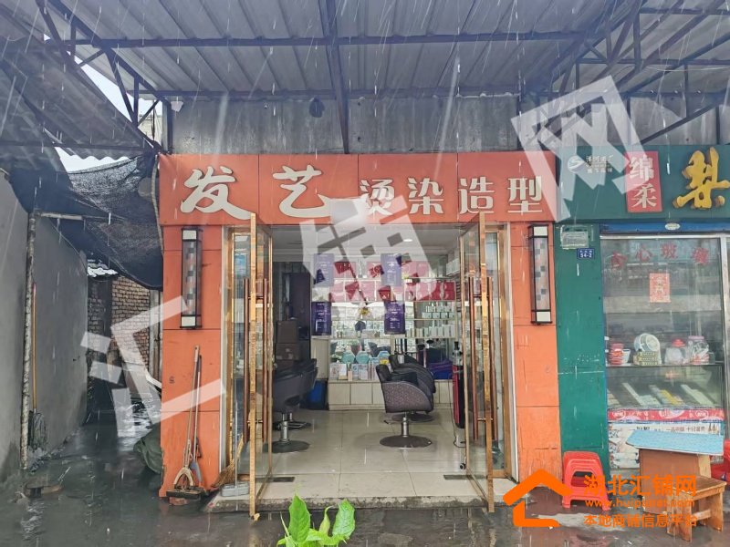 張灣區(qū)花果臨街25㎡精裝理發(fā)店低價轉(zhuǎn)讓！