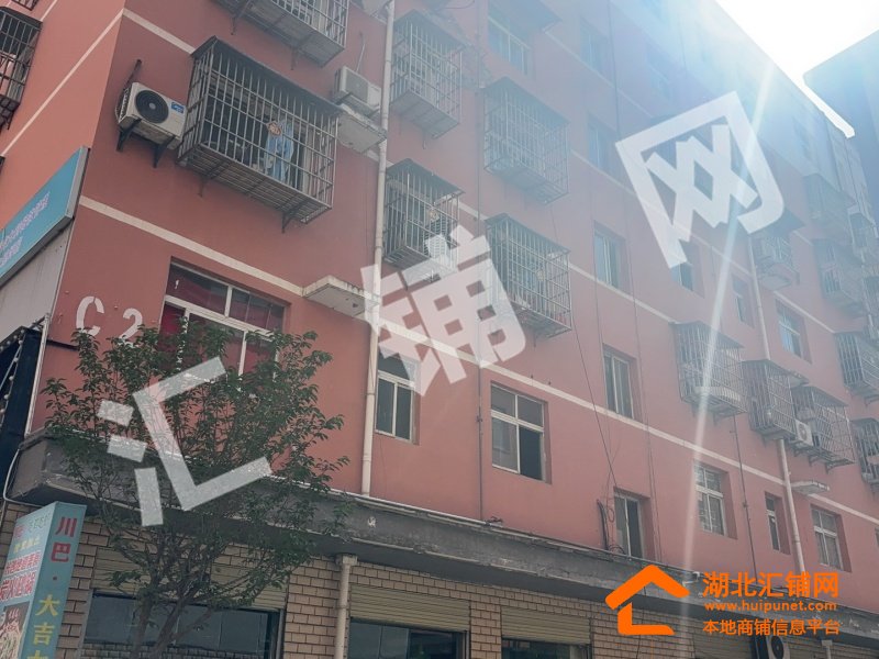 六里坪財(cái)神廣場(chǎng)臨街240㎡空鋪出租！