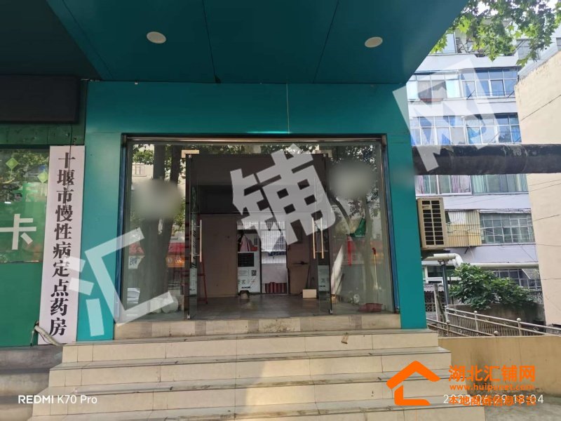 张湾区车城西路临街40平门面对外空转！
