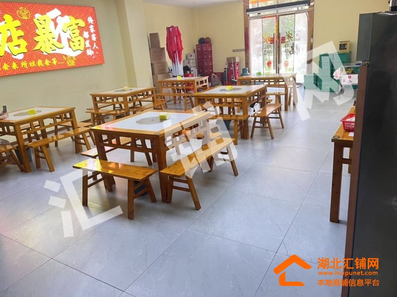 鄖陽區(qū)臨街300㎡精裝餐飲店轉(zhuǎn)讓！！