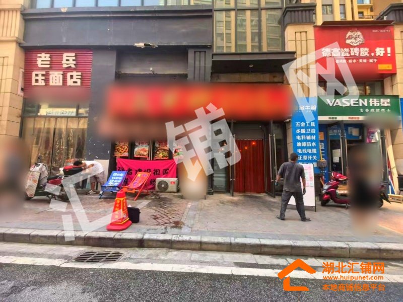 万达金街临街160㎡精装大门头餐饮店转让