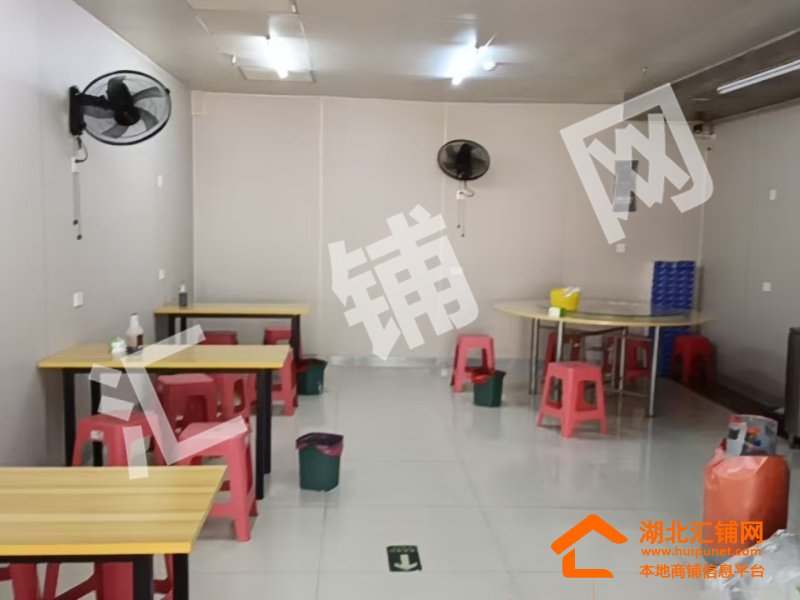 鄖西城關(guān)鎮(zhèn)臨街70㎡精裝餐飲店轉(zhuǎn)讓