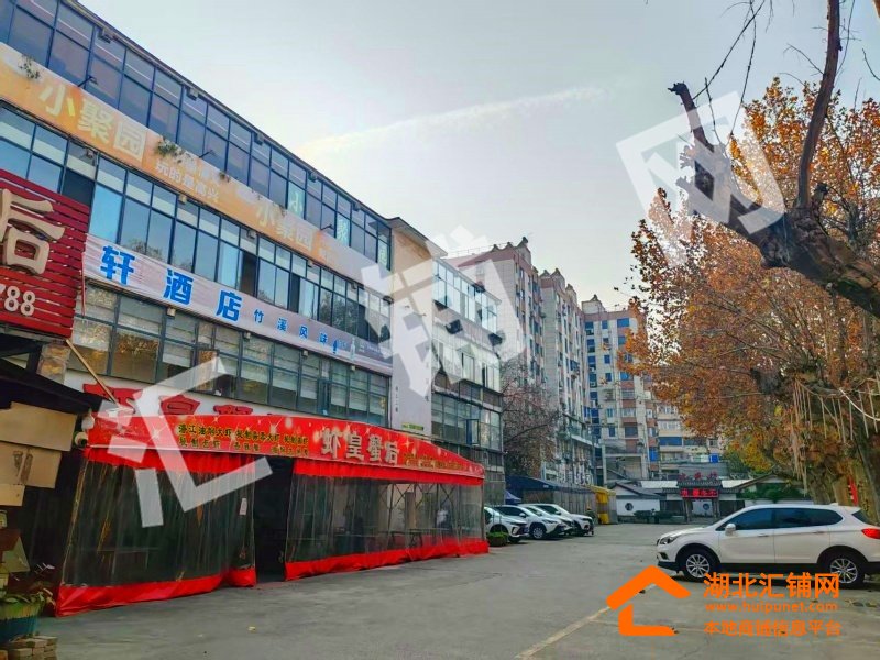 六堰人民廣場(chǎng)臨街360㎡精裝休閑場(chǎng)所轉(zhuǎn)讓