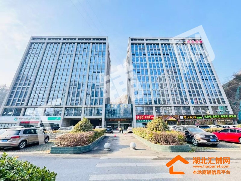 京广中心临街5000㎡多间办公室、酒店宾馆、�