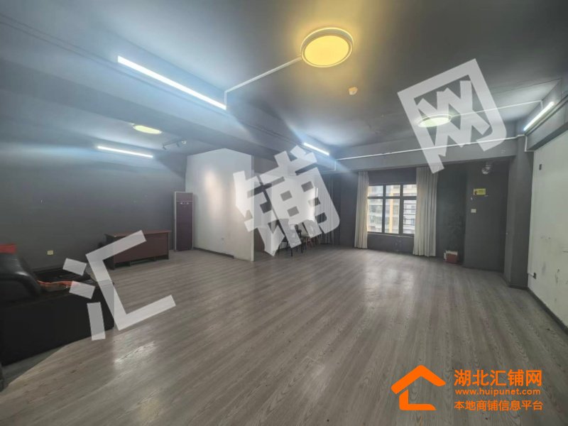 万达c座24楼100㎡精装办公室出租